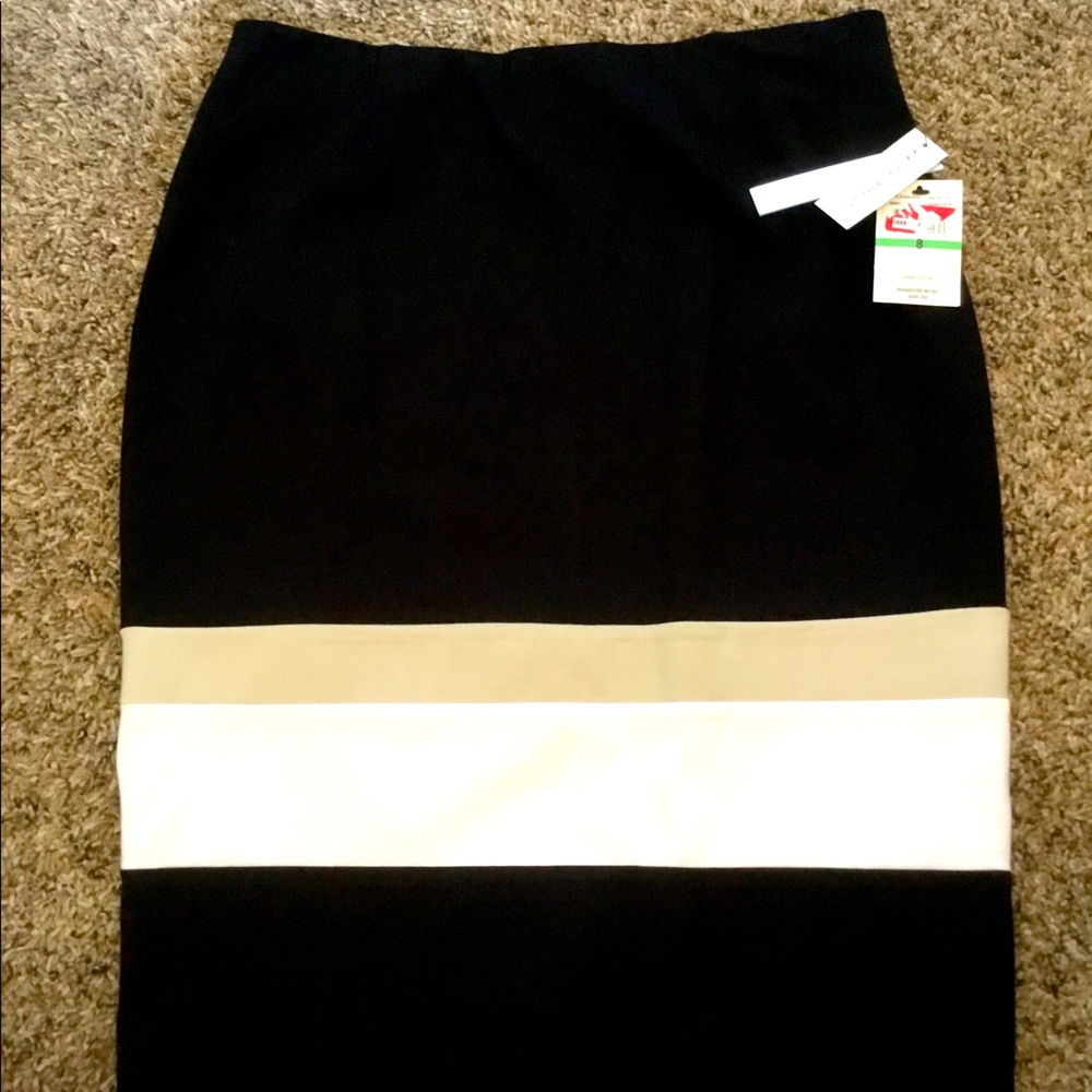 Amanda + Chelsea Pull on skirt size 8 black NWT